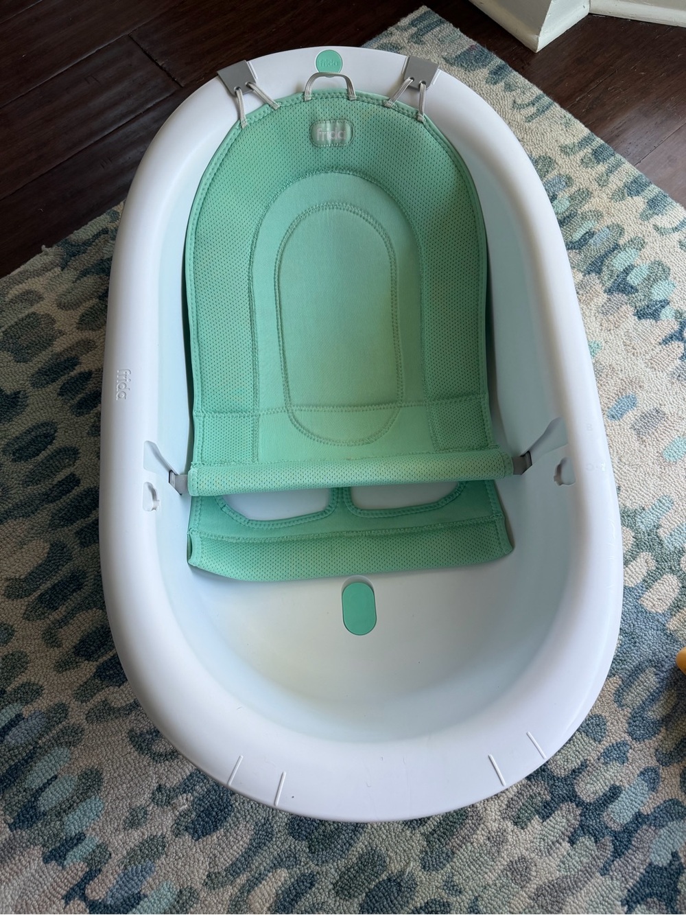 Frida Baby Bath Tub Grow Me with 4-In-1 Tub with Removable Mesh Sling